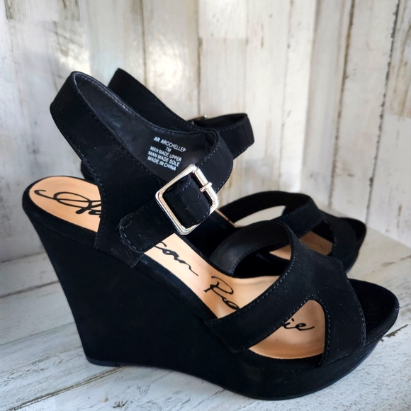 American Rag Shoes - American Rag Rochelle Round Toe Wedge Sandal Black Sz 7 NWOT Platform NEW $78